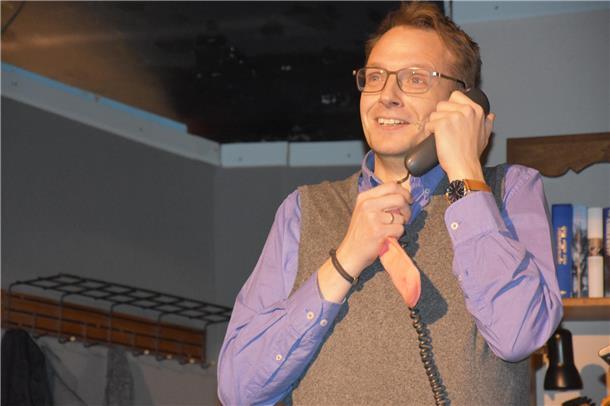 Das Foto zeigt eine Szene aus dem Theaterstück. 