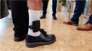 Angesichts des Ausmaßes von Gewalt gegen Frauen in Deutschland bekräftigt der Weiße Ring seine Forderung zur Einführung elektronischer Fußfesseln nach spanischem Vorbild bei häuslicher Gewalt.