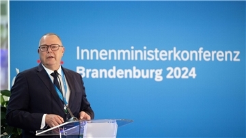 Angriffe auf Politiker seien auch ein Angriff auf den Staat, sagt Brandenburgs Innenminister und Vorsitzender der Innenministerkonferenz (IMK), Michael Stübgen.