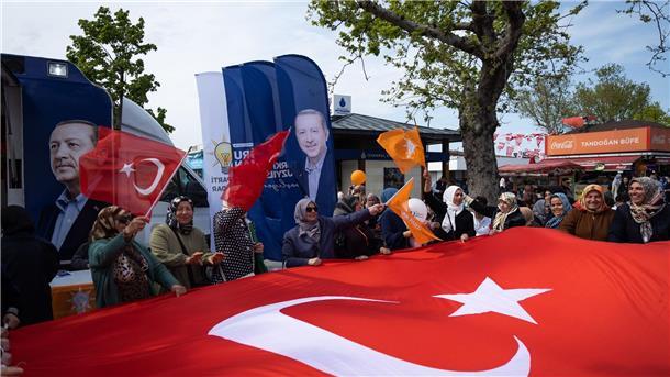 Anhnänger des amtierenden türkischen Präsidenten Recep Tayyip Erdogan während einer Wahlkampfveranstaltung.