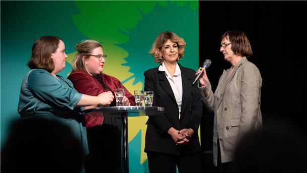 Von links nach rechts. Ricarda Lang, Alexandra Werwarth, Sülmez Çolak, Petra Coordes.