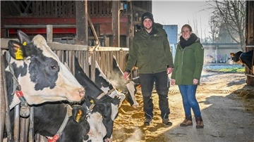 Ann-Kathrin und Niklas Harrje auf dem Hof Harrje in Heidekultur bei Sellstedt. 