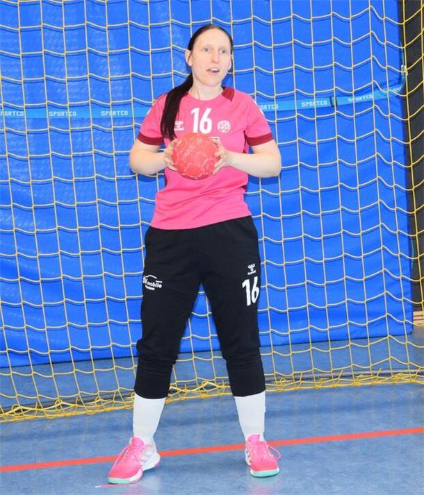Sittensen spielt als Aufsteiger starke Saison in der Regionsoberliga Anna-Lena Petersen-Dammaß gehört auch in der Regionsoberliga zu den stärksten Torhüterinnen und hat dem VfL Sittensen schon so manchen Punkt gerettet.