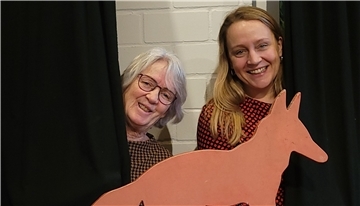Anna-Lena Rode (rechts) ist freiberufliche Theaterpädagogin. Für das Angebot der Seefelder Mühle hat sie jede Menge Ideen. Kulturmanagerin Cornelia Iber-Rebentisch ist zuversichtlich, dass Theaterfüchse und mehr gedeihen werden.
