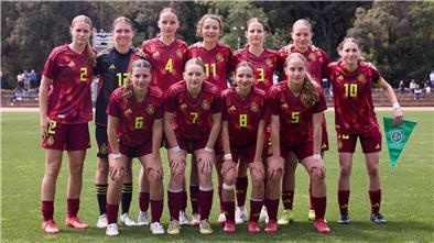 Anna Tobaben (hintere Reihe, Dritte von links) mit dem Team beim offiziellen Mannschaftsfoto.