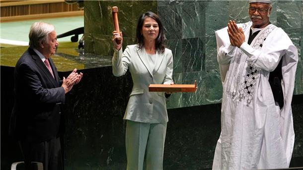 Baerbock jetzt offiziell Präsidentin der UN-Vollversammlung Annalena Baerbock ist jetzt Präsidentin der UN-Vollversammlung.