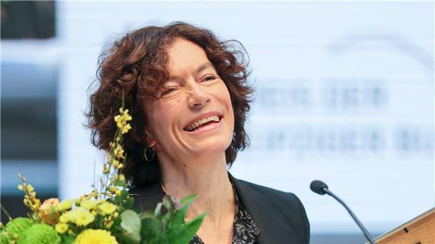 Autorin Anne Weber erhält Annette-von-Droste-Hülshoff-Preis Anne Weber wird mit dem Annette-von-Droste-Hülshoff-Preis 2024 ausgezeichnet.