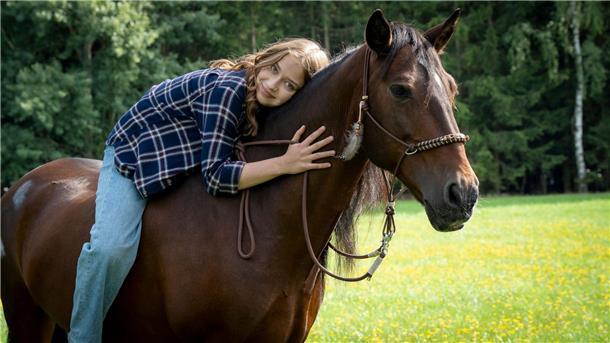 Die Filmstarts der Woche Anni (Martha Haberland) liebt Pferde.