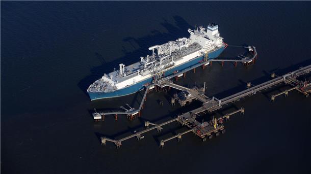 Wie nachhaltig sind Häfen, Logistik und Schifffahrt? Anstelle der LNG-Terminals soll in Wilhelmshaven ein Anlieger für klimafreundliche Gase entstehen. (Archivbild)