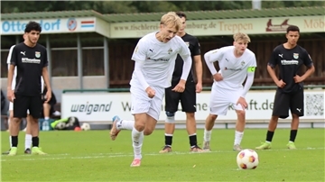 Anton Beer trat zweimal zum Strafstoß für die Gastgeber an. Einen Versuch nutzte er zum 1:0, beim zweiten Schuss scheiterte er – traf den Außenpfosten.