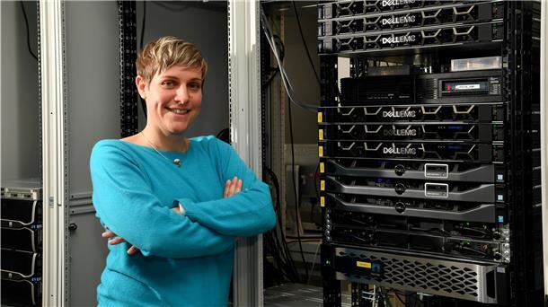 Ein Datenschatz, gesichert für Generationen Antonia Immerz kümmert sich bei der Mosaic-Expedition darum, dass die Forschungsergebnisse gesichert und an AWI übermittelt werden.