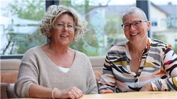 Anuschka Weinberg (links) und Sylvia Best wollen einen Onko-Stammtisch gründen. Es soll ein geschützter Raum sein, in dem an Krebs erkrankte Frauen sich austauschen können.