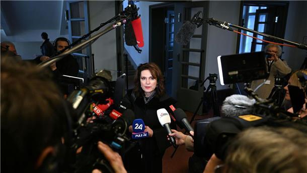 Anwältin Astrid Wagner vor Verhandlungsbeginn des Prozesses im österreichischen Krems.