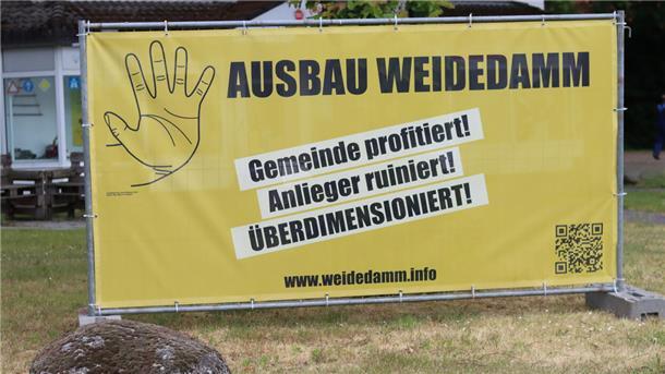 Offene Fragen: Der Ausbau des Weidedamms bleibt ein Reizthema in Tarmstedt Anwohner des Weidedamms in Tarmstedt wehren sich gegen den Ausbau ihrer Straße. Mit Protestplakaten vor ihren Grundstücken und einem Gemeinschaftsplakat an der Hauptstraße machen die Anlieger ihre Haltung deutlich.