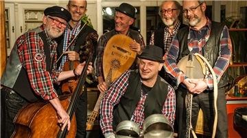 Appeldwatsch spielen traditionelle plattdeutsche Gassenhauer im Boogie-Woogie-Country-Skiffle-Sound.
