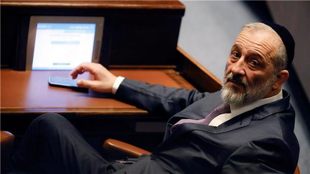Arie Deri, Vorsitzender der ultraorthodoxen Schas-Partei, wurde von Benjamin Netanjahu als Minister entlassen - „schweren Herzens“, wie der Regierungschef wissen ließ.