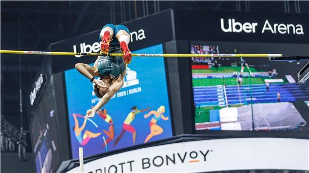 Stabhochsprung-Star Duplantis schafft Istaf-Rekord Armand Duplantis sorgt beim Istaf Indoor für eine Stabhochsprungshow.