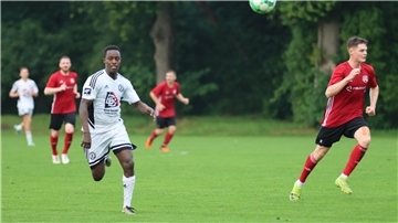 Armel Arakaza war mit seiner Schnelligkeit und seinem Torinstinkt für Unterstedt nur schwer zu kontrollieren - erzielte beim 3:0-Sieg zwei Treffer.