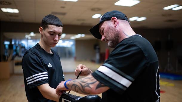 Wie ein 15-Jähriger der beste Boxer der Welt werden will Arminius trainiert zwei bis drei Stunden täglich.