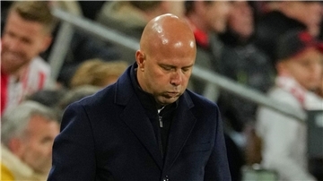 Arne Slot und der FC Liverpool stecken in einer Krise. (Archivbild)