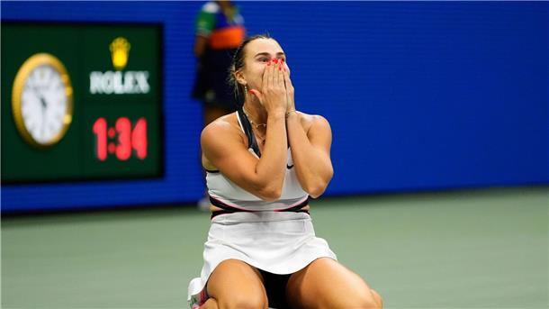 „Lektion gelernt“ - Sabalenka kürt sich zur US-Open-Siegerin Aryna Sabalenka sackte nach dem Erfolg überglücklich auf den Boden.