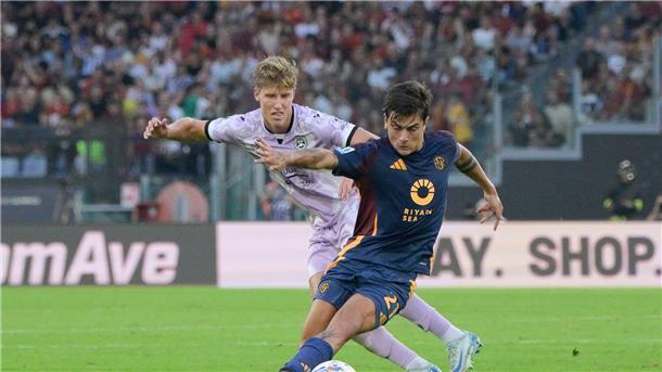 AS Rom besiegte Udinese Calcio mit 3:0 (1:0). 