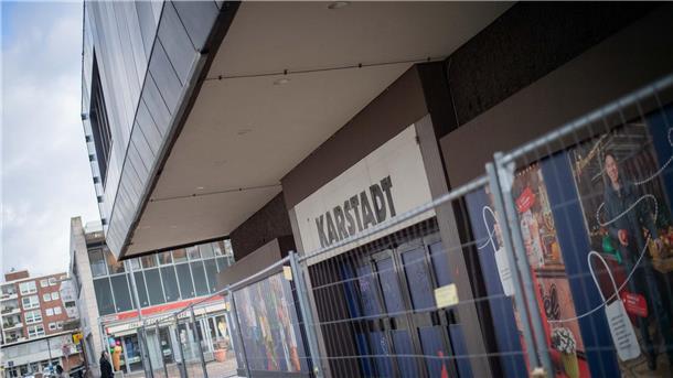 Asbest-Funde bei Karstadt und Co. in Bremerhaven: Antworten auf offene Fragen Seute Deern wird aufs Abwracken vorbereitet