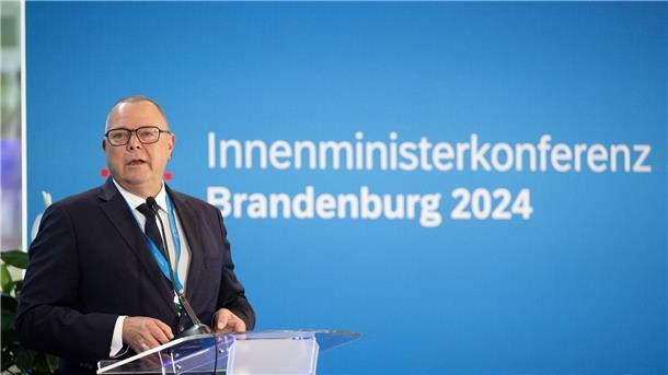 Asylverfahren in Drittstaaten? „Ich lasse mich gerne überzeugen davon, dass das versucht werden sollte“, sagt Brandenburger Innenminister Michael Stübgen.