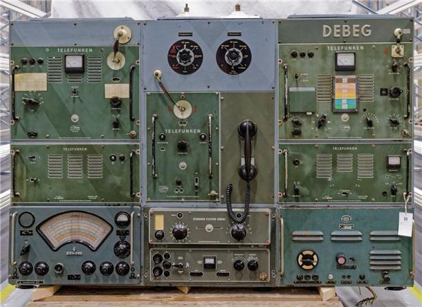 So kann jeder durch das Depot des Schifffahrtsmuseums streifen Auch alte Funktechnik und frühe Schiffselektronik ist im Forschungsdepot zu finden.