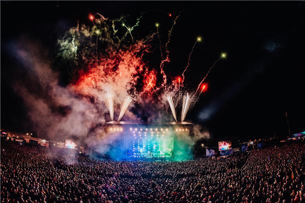Das Deichbrand-Festival bei Nacht. 
