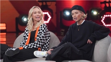 Auch außerhalb von Social Media präsent: Die Zwillinge Lisa (l) und Lena traten in den vergangenen Jahren häufiger im Fernsehen auf.