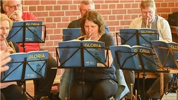 „Gloria“ auf dem Notenständer.