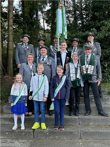 Auch bei der Krönung der neuen Majestäten herrschte beim Oeser Schützenfest beste Stimmung.