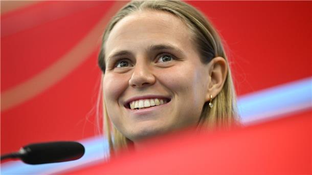 Auch bei öffentlichen Auftritten wirkt Klara Bühl authentisch.