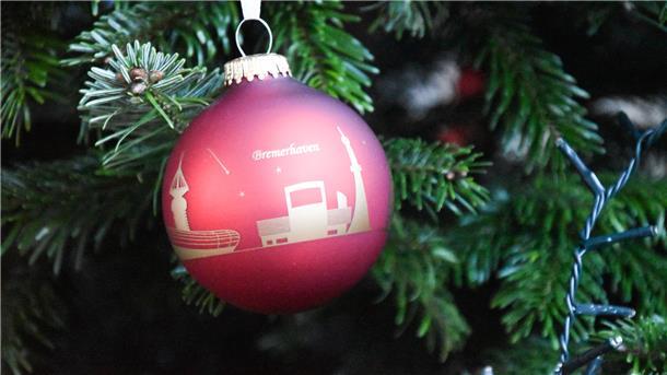 Auch besonderer Christbaumschmuck kann ein geeignetes Wichtelgeschenk sein. Regionalität oder ein Motiv, das den persönlichen Interessen entspricht ist der Knackpunkt.