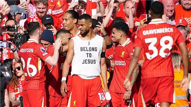 Selfie-Jubel und Tränen in Anfield: Liverpool ist Meister Auch Cody Gakpo traf für Liverpool.