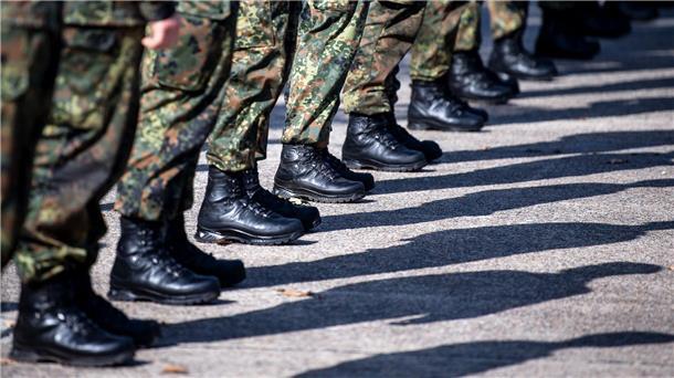 Auch der Reservistenverband spricht sich für eine Wiedereinführung der Wehrpflicht aus: „Die Bundesrepublik Deutschland ist nicht zu verteidigen, (...) wenn wir keine Wehrpflicht haben.“
