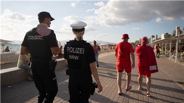 Auch deutsche Polizisten patrouillieren im Sommer an der Playa. (Archivfoto)