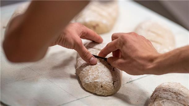 Zahl der Bäckereibetriebe geht weiter zurück Auch die anhaltende Energiekrise und die gestiegenen Rohstoffkosten belasten die Bäckereien weiter.