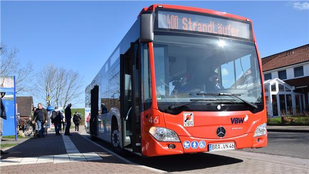 Warnstreik bei den Verkehrsbetrieben Wesermarsch: Auch Schulbusse sind betroffen Bus der Linie 400 am Nordenhamer Bahnhof. Am Donnerstag kommt es in der nördlichen Wesermarsch zu einem Warnstreik der Verkehrsbetriebe.