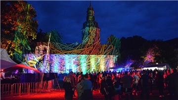Auch dieses Mal sollen der Zevener Stadtpark und die angrenzenden Klostergebäude durch Lichtkünstler wieder außergewöhnlich beleuchtet werden. (Bild aus dem Jahr 2017)