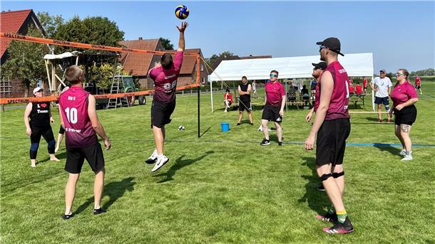 Auch ein Volleyballturnier gehörte in Waddens zum Programm.
