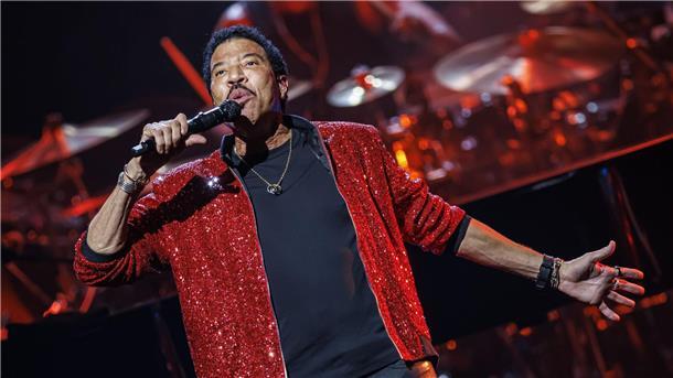 Diese Legenden stehen 2025 auf deutschen Bühnen Auch er geht wieder auf Tour: Lionel Richie. (Archivbild)