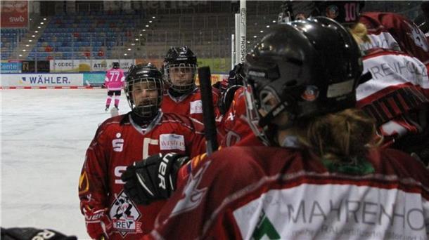 Auch Frauen haben Spaß beim Eishockey. Der Girls Day ist eine tolle Werbeaktion.
