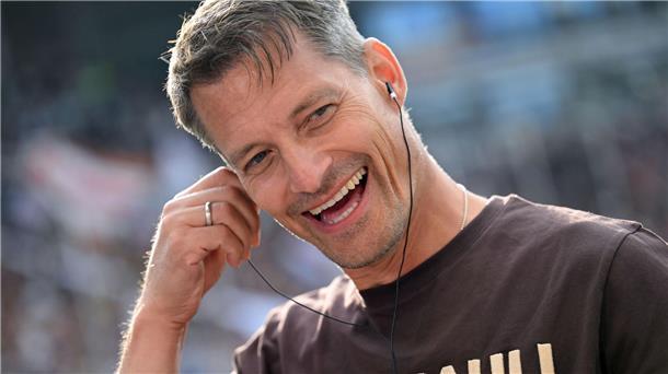 Duell um Stadtherrschaft: HSV und St. Pauli im Derby-Fieber Auch für ihn das erste Stadtderby: St. Paulis Coach Alexander Blessin. (Archiv)