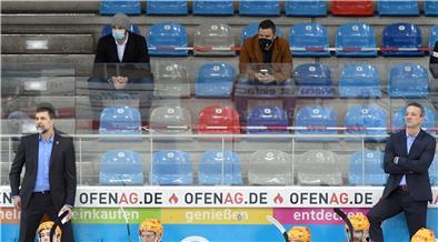 Auch im Profisport gilt: Abstand halten, wo es geht.