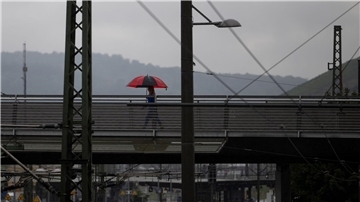 Auch in den kommenden Tagen sollte man die Regenjacke oder den Regenschirm griffbereit haben.