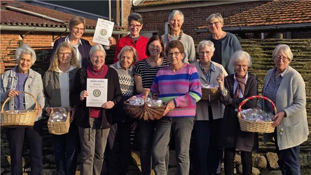 Auch in diesem Jahr verkauft der Inner Wheel Club Nordheide dekorative Ostereier für den guten Zweck. Die Ostereier haben es im wahrsten Sinne des Wortes in sich: Sie enthalten nummerierte Losnummern und bieten die Chance auf attraktive Preise von zahlreichen Unternehmen aus der Region.