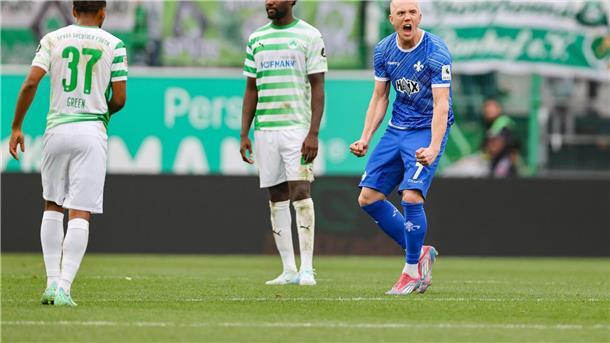 Auch Isac Lidberg schlägt gegen Fürth zu.