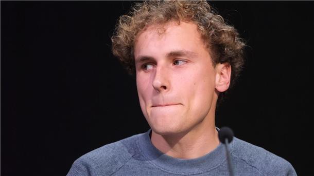 Trotz und Tränen: Grüne-Jugend-Chefin Nietzards Abschied Auch Jakob Blasel war sichtlich gerührt.